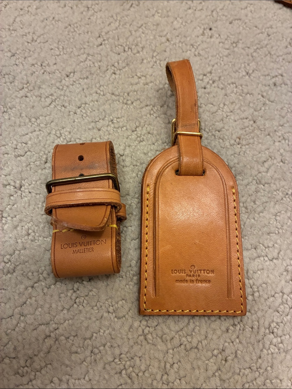 Authentic Louis Vuitton Vachetta Leather Luggage Tag & Poignet Set👝LV6